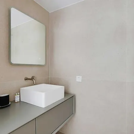 Wonderful 3bedr Saint Honore Paris