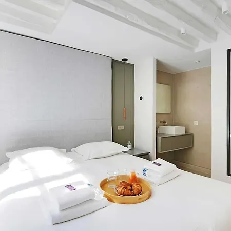 Wonderful 3bedr Saint Honore * Paris