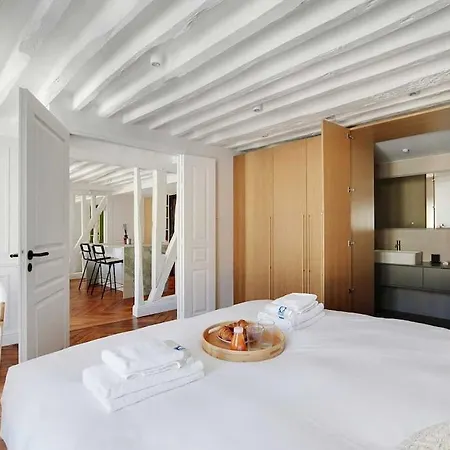 Wonderful 3bedr Saint Honore * Paříž